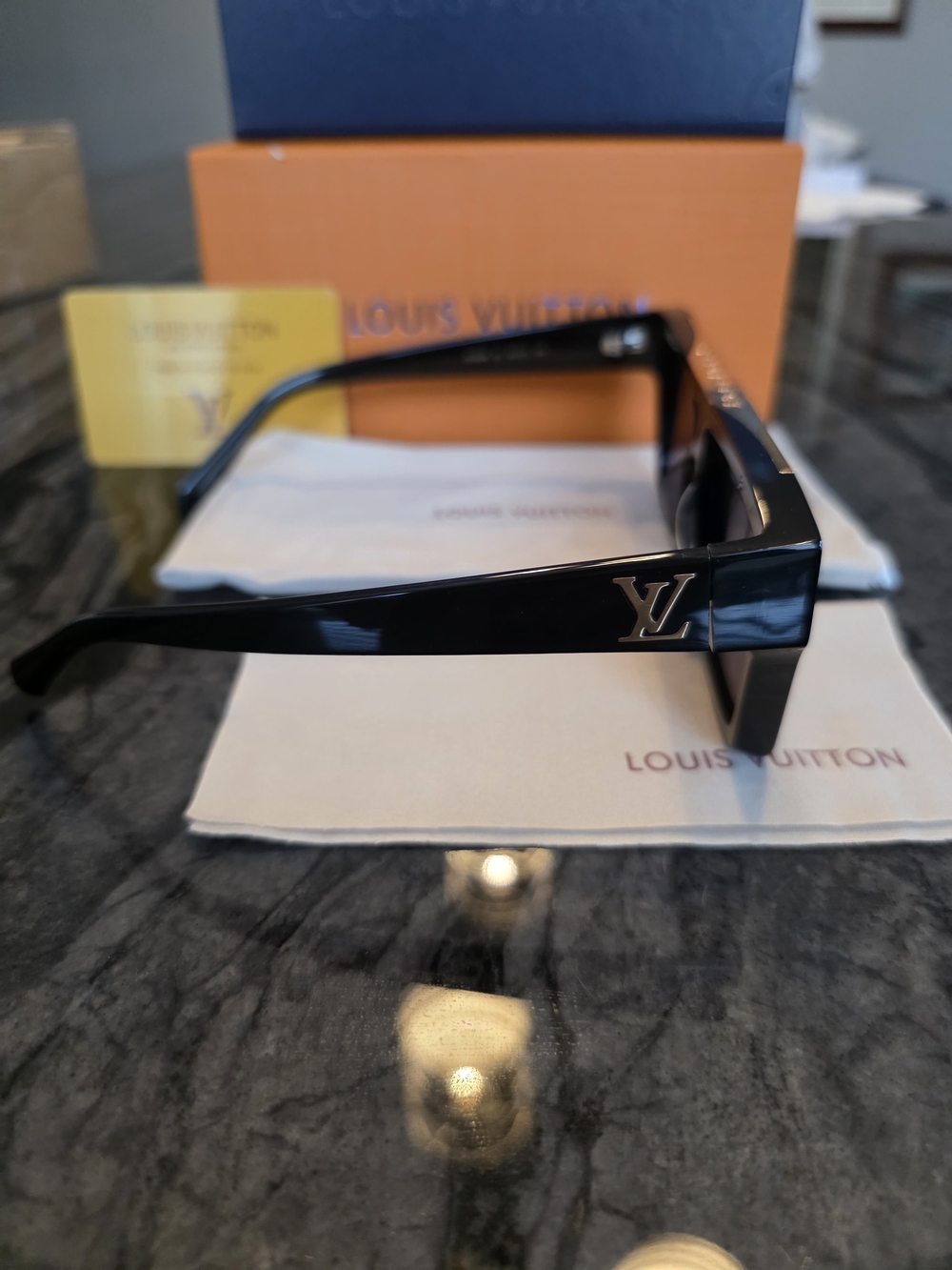 NWT UNISEX Louis Vuitton 1502 Evidence Black & Gold Shield Sunglasses - Picture 5 of 14